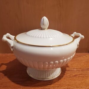 Lenox Ivory Georgian  Covered Soup Tureen Fine Bone China